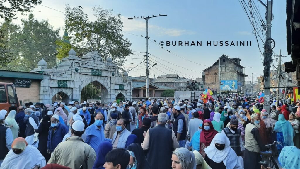 Thousands participate in ‘Khoja Diggar’ at Ziyarat Naqshband Sahab Kmr