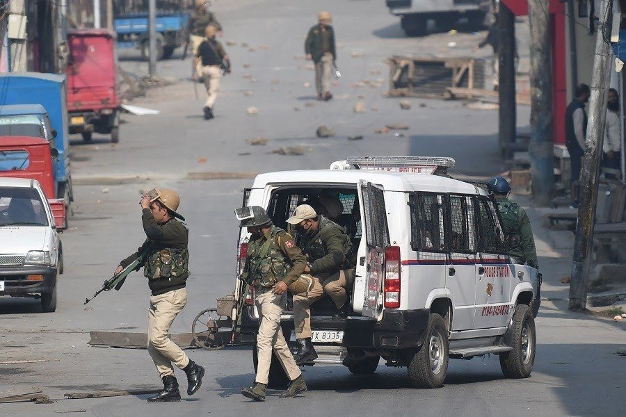 Srinagar: Civilian, Cop injured in Militant attack in Hawal