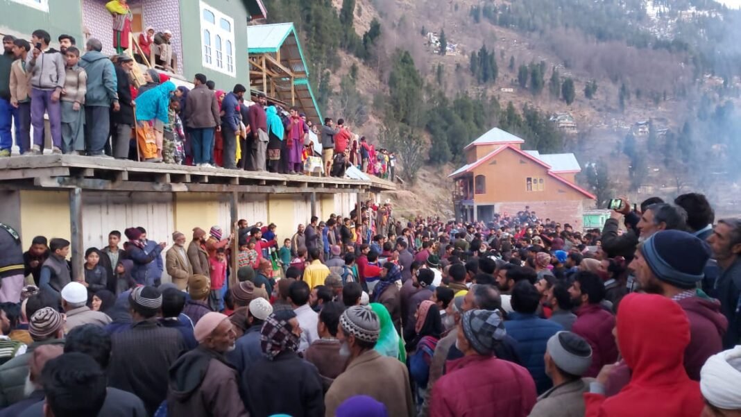 Mushtaq Butt recieves grand welcome by Marmaties after winning DDC election