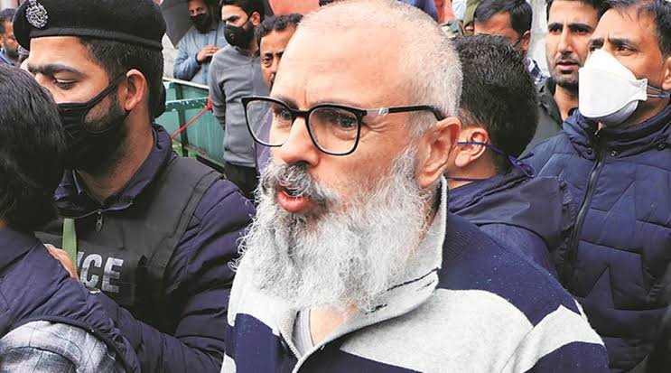 Admin using police to force winning candidates of Gupkar Alliance join Apni Party, alleges Omar Abdullah