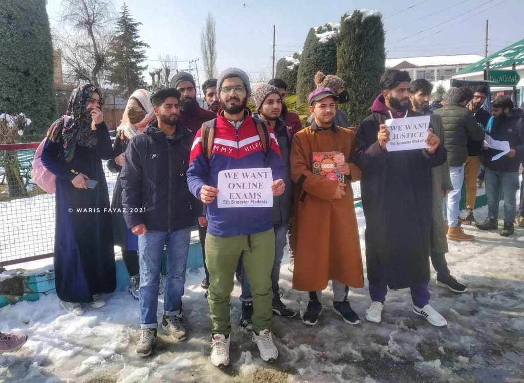 Students protest in Sopore, demand online examination