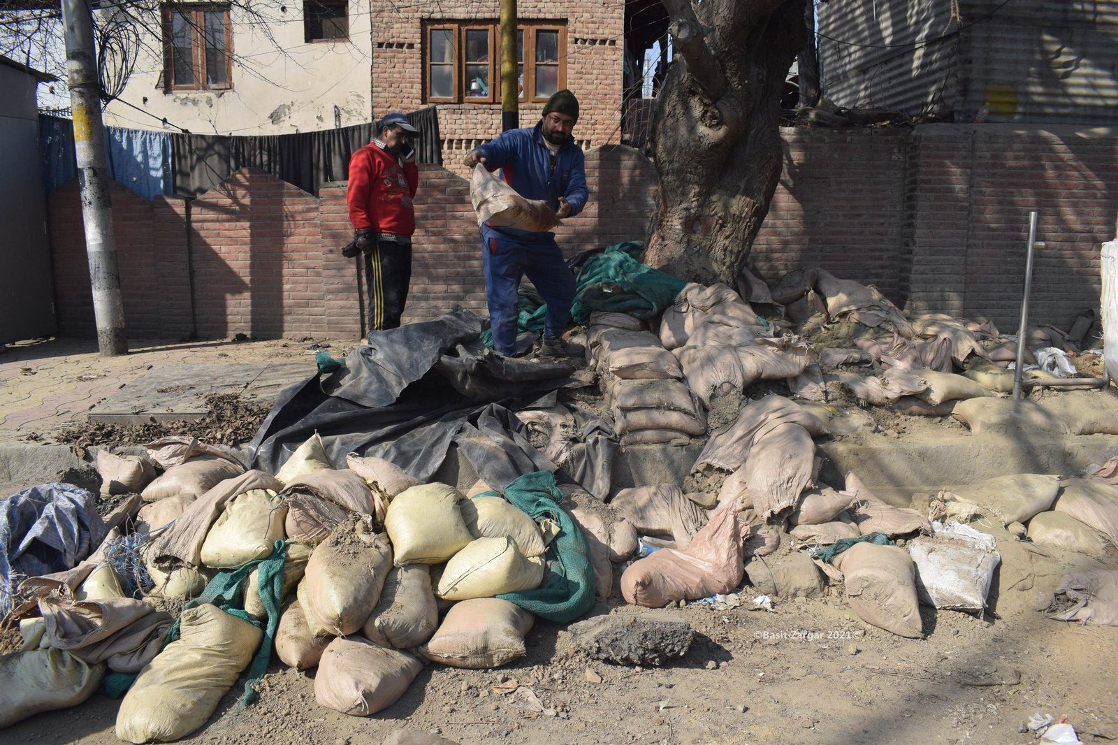 Bunker’s removed in Srinagar parts