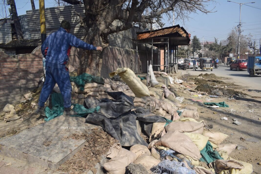Bunker’s removed in Srinagar parts