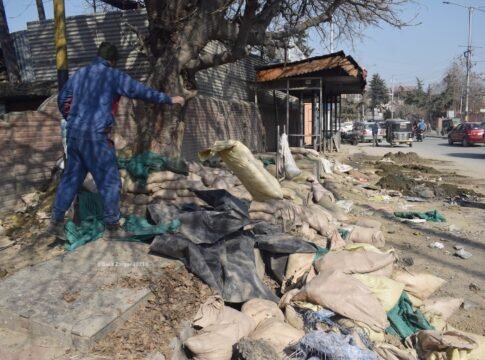 Bunker’s removed in Srinagar parts