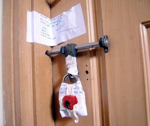 Two chicken shops sealed in Budgam for violating govt approved rates