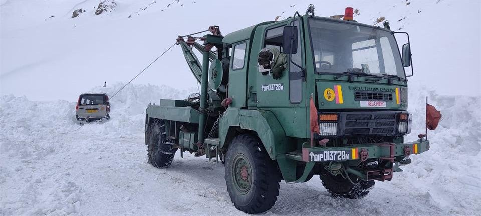 Army’s Siachen brigade rescues 18 civilians, vehicles at Khardung La Top