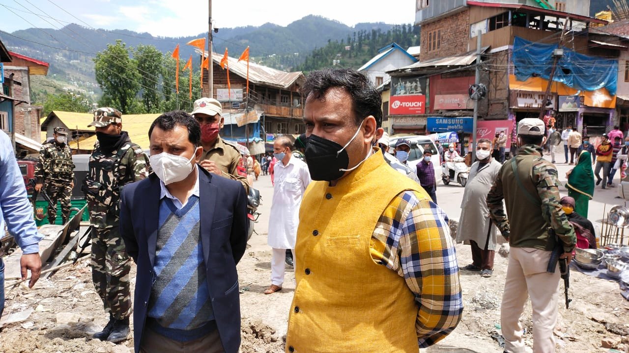 DC Doda visits Bhaderwah,took stock of Covid preparedness, reviews progress of HAMP and Seri Bazar Park