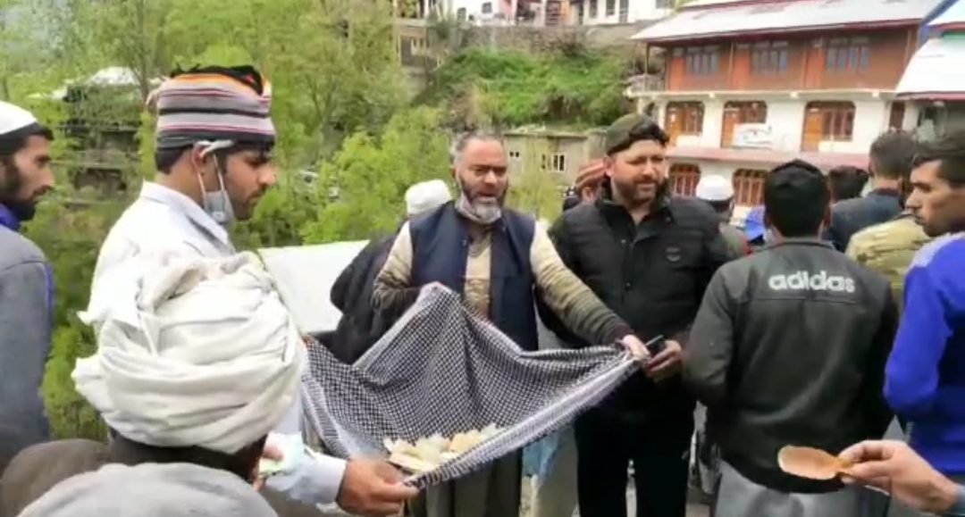 Muslims collect donations for treatment of critically injured Hindu boy in Doda