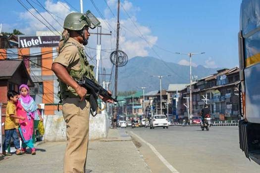Police units directed to facilitate hassle free movement of medicos, journos: IGP Kashmir