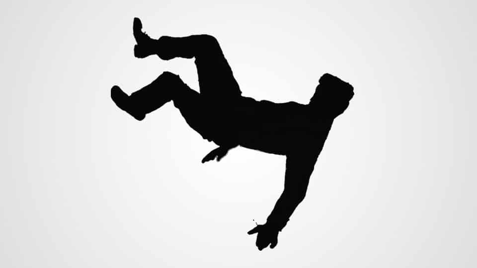 Shopian: Horticulture employee dies after tree falls on him