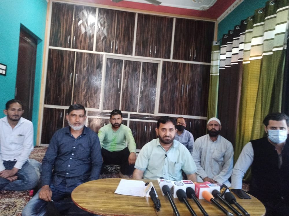 Congress Municipal Councilor along with block members joins Apni Party in J-K’s Thathri