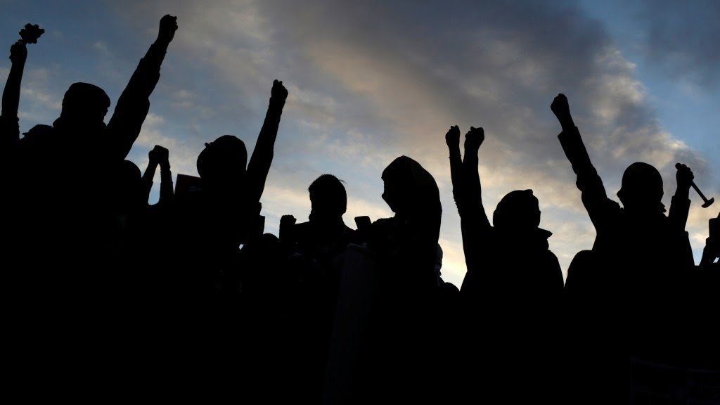 Budgam woman hanging case: Family stages protest, alleges murder