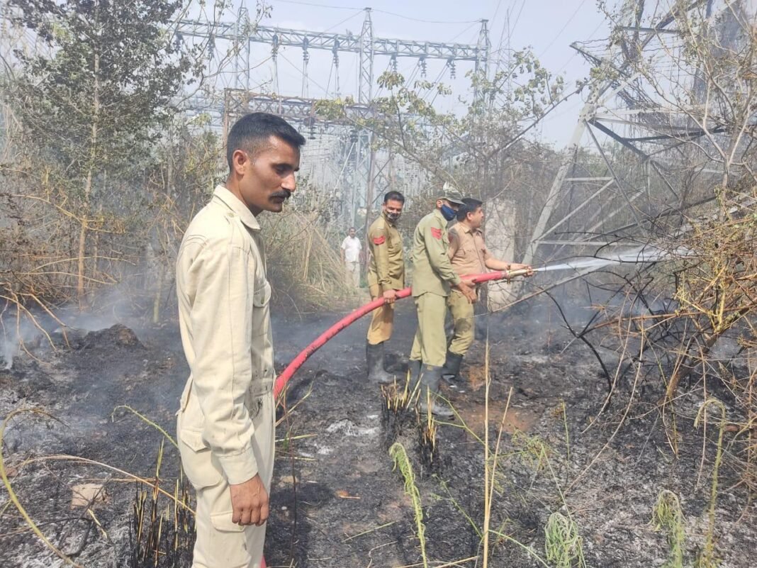 Massive fire breaks out at Baran Power Grid Station in Jammu outskirts