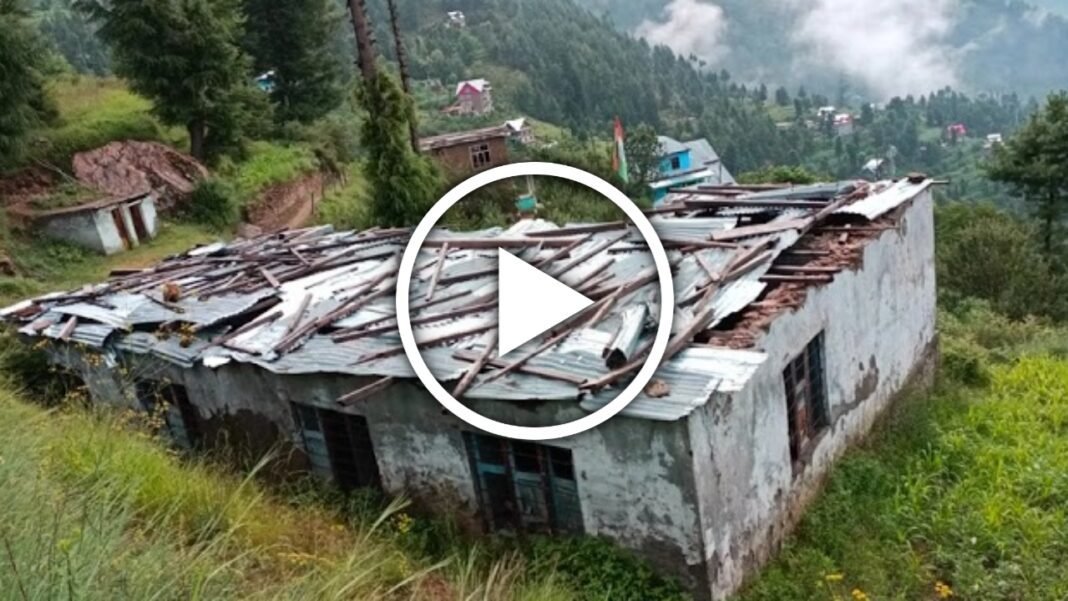 In Videos: Condition of a Govt school in Shorla (Zone Bhatyas) of Doda district, a joke in the name of development