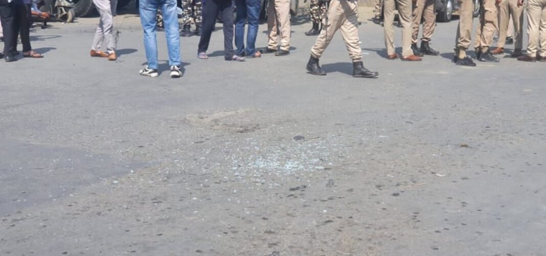 Kashmir: 2 women among 3 civilians injured in HSHS grenade explosion