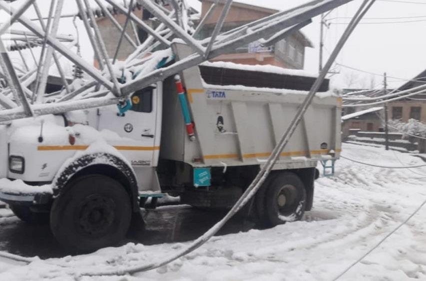 Snowfall: Two Residential Houses, Three Vehicles, OHE Wire of Railway track damaged in Kashmir