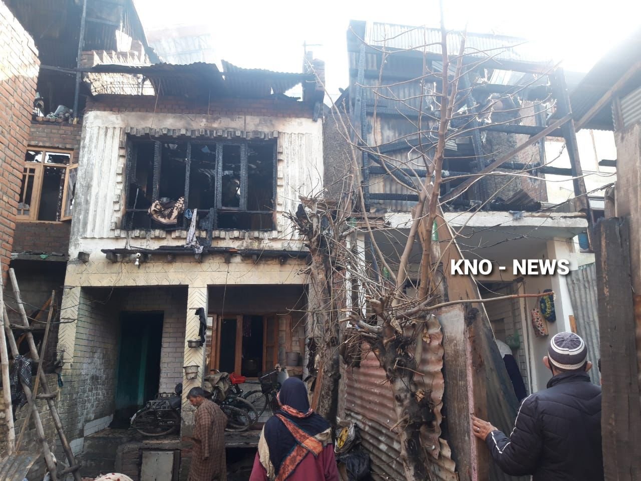 7 residential houses gutted in midnight blaze at Batamaloo