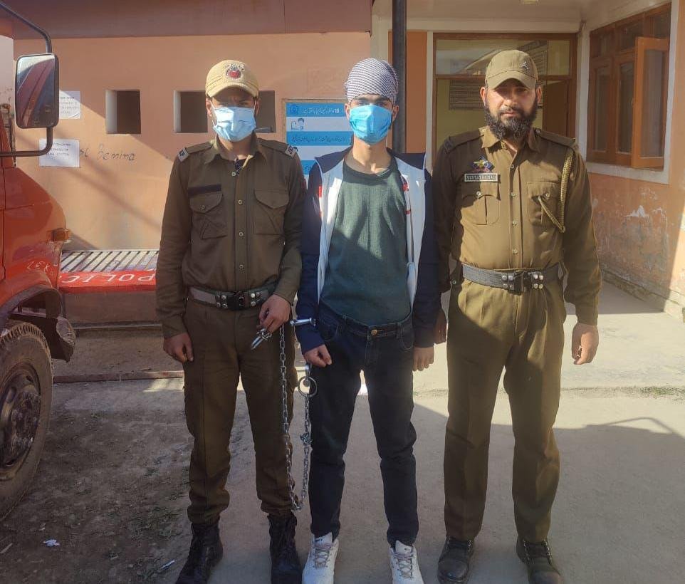 Fraudster arrested for collecting money from public on pretext of issuing Digital Door number plates in Srinagar: Police