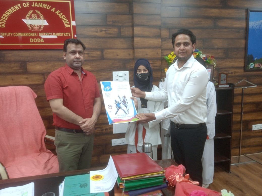 DC Doda flagged off the Doda’s Taekwondo team for 13th Open National Taekwondo Championship