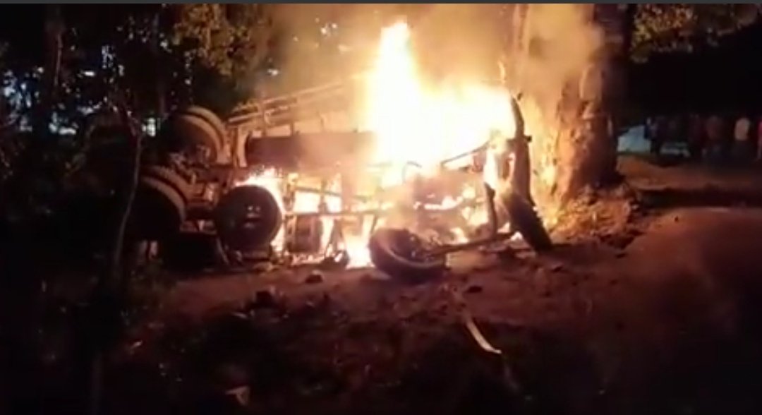 Conductor charred to death, driver injured as truck catches fire on Srinagar—Bandipora highway