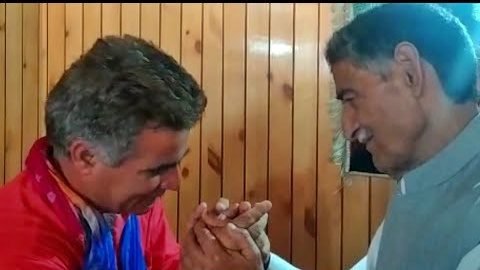 J&K BJP prez Raina visits Aishmuqam to extend condolences on the demise of Ex MLA Altaf Kaloo’s mother