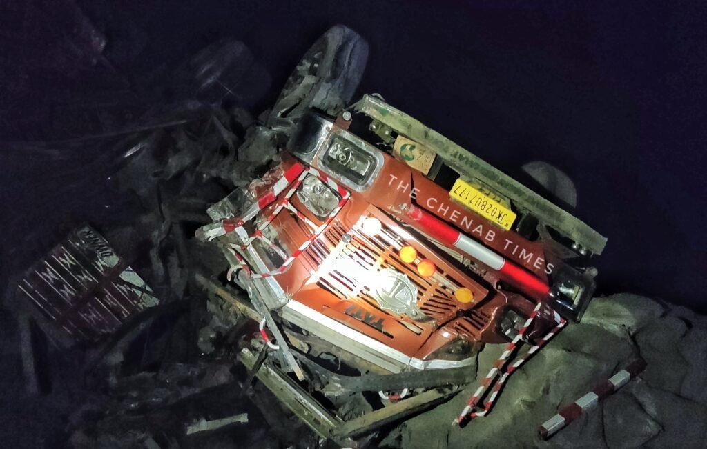 Truck accident near Kuligad Drabshalla Kishtwar 