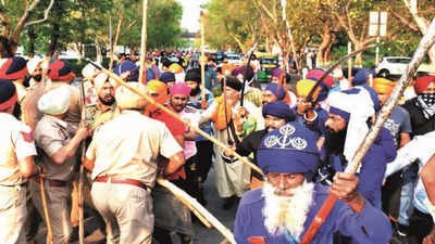 Tension grips parts of Mohali as sporadic protests break out following conflicting reports of Amritpal’s arrest