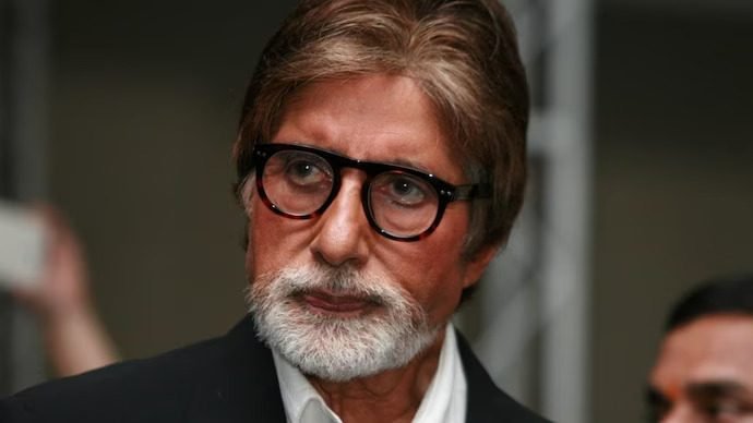 Veteran Actor Amitabh Bachchan Suffers Muscle Tear in Rib Cage While Filming, Age a Risk Factor?