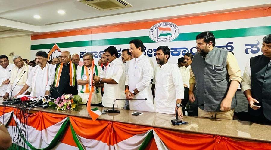 Former Karnataka Chief Minister Jagadish Shettar Shocks BJP by Joining Congress Ahead of Assembly Elections