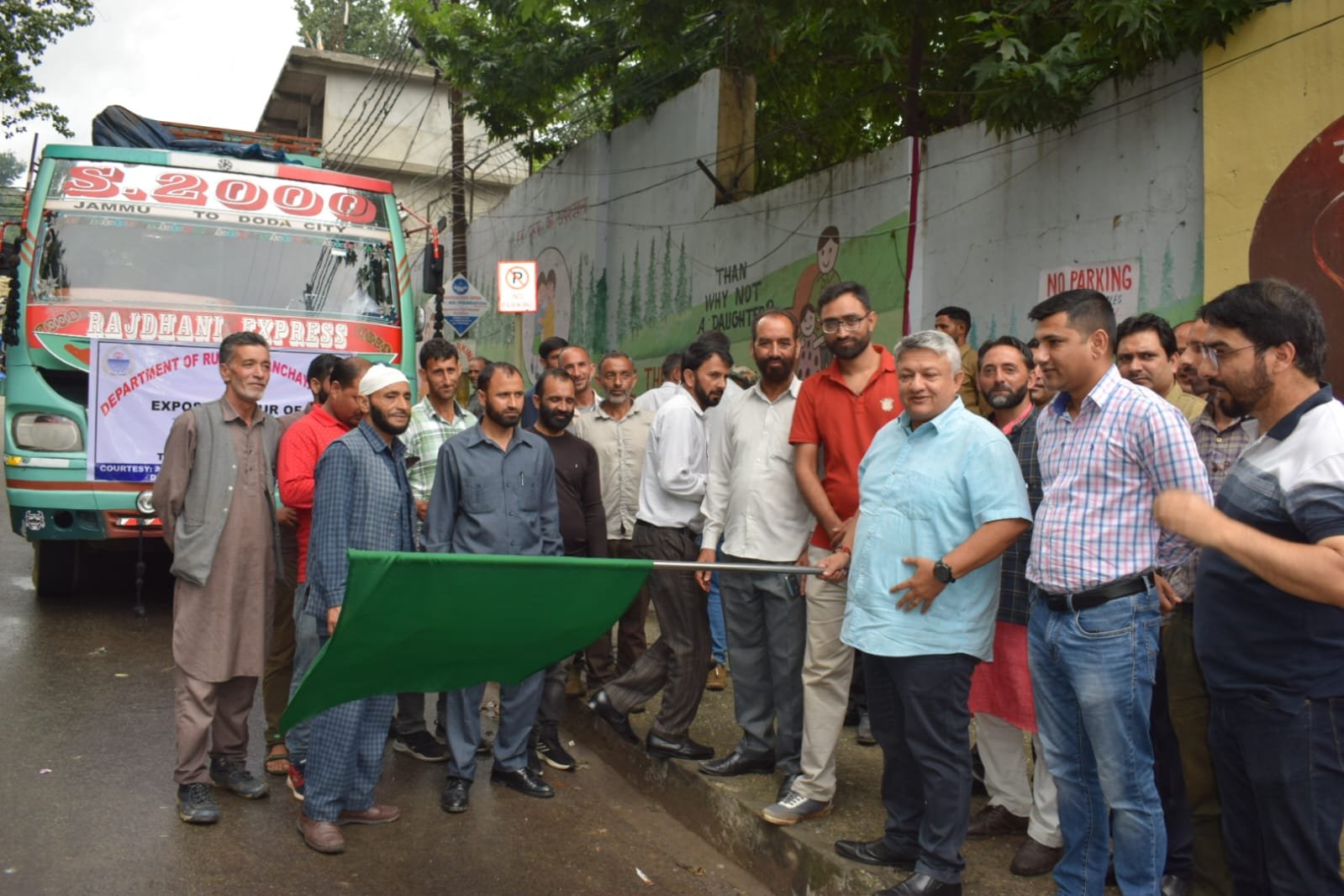 DC Doda Flags off Exposure Tour of PRIs to Himachal Pradesh to Enhance Governance Skills