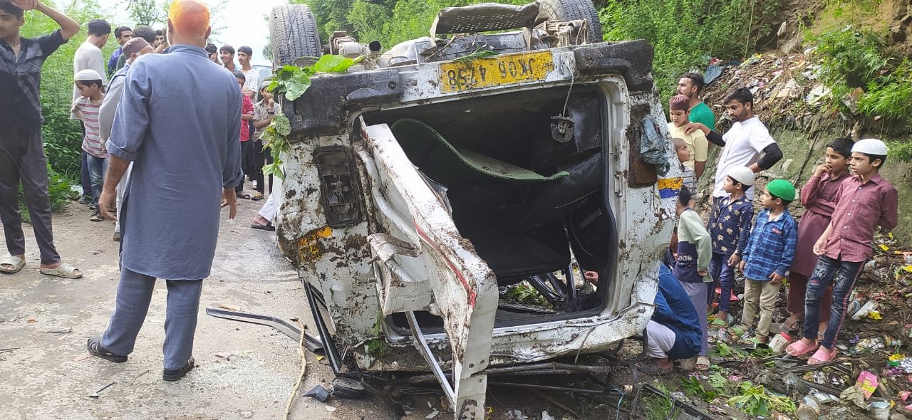 Potential Tragedy Averted: Sumo Vehicle Slips in Doda’s Phagsoo Village, Driver Survives with Minor Injuries