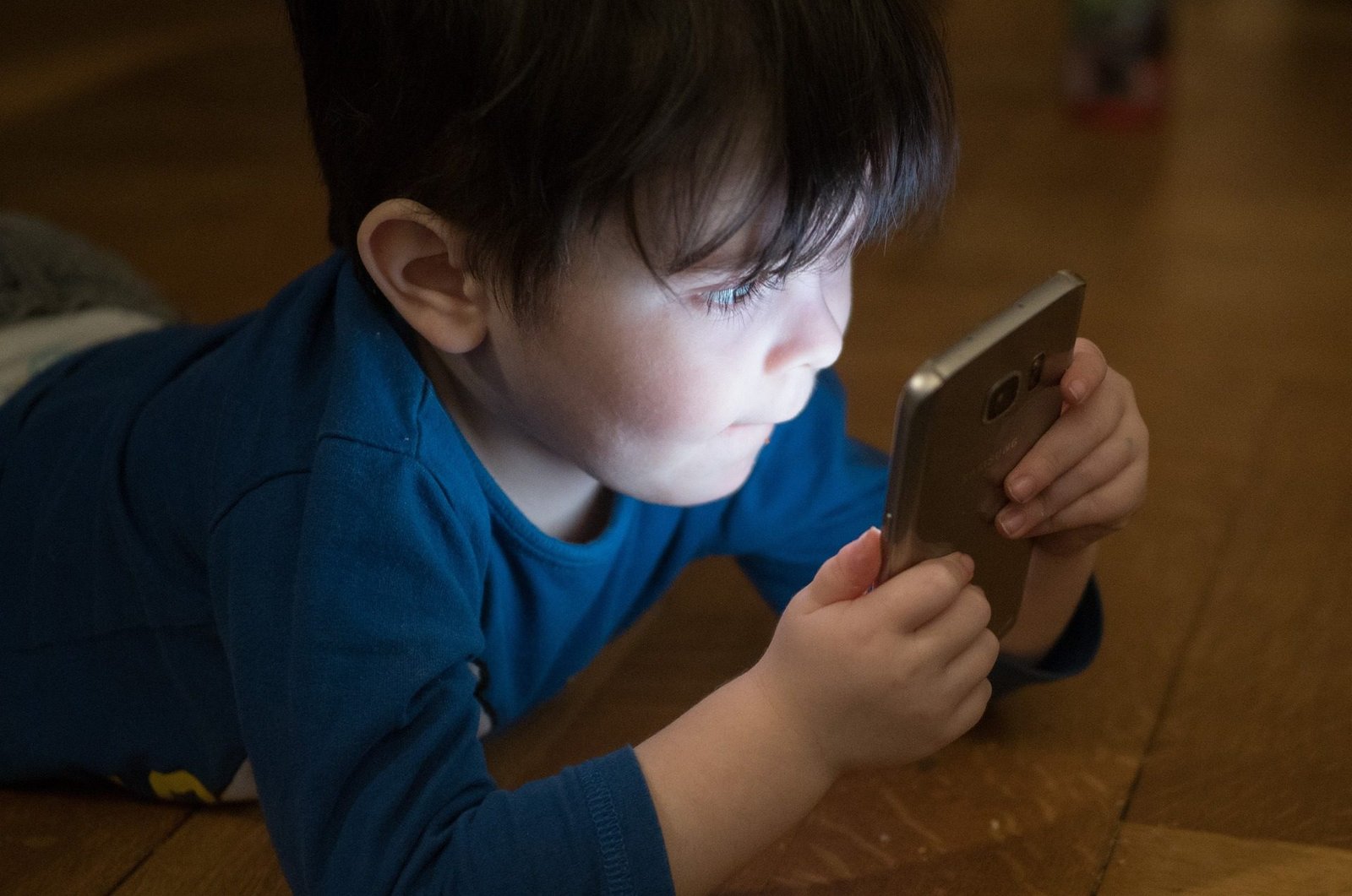 Over 4 Hours of Daily Screen Time Delays Communication, Problem-Solving Skills in One-Year-Olds, Reveals Study