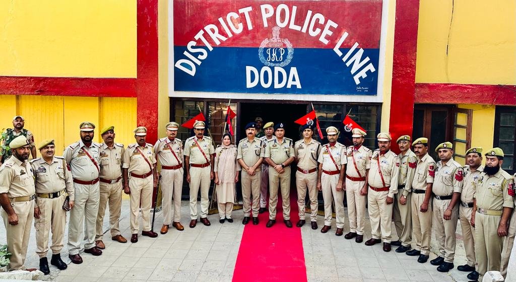 Pipping Ceremony Honors Newly Promoted ASIs, Head Constables at District Police Lines Doda