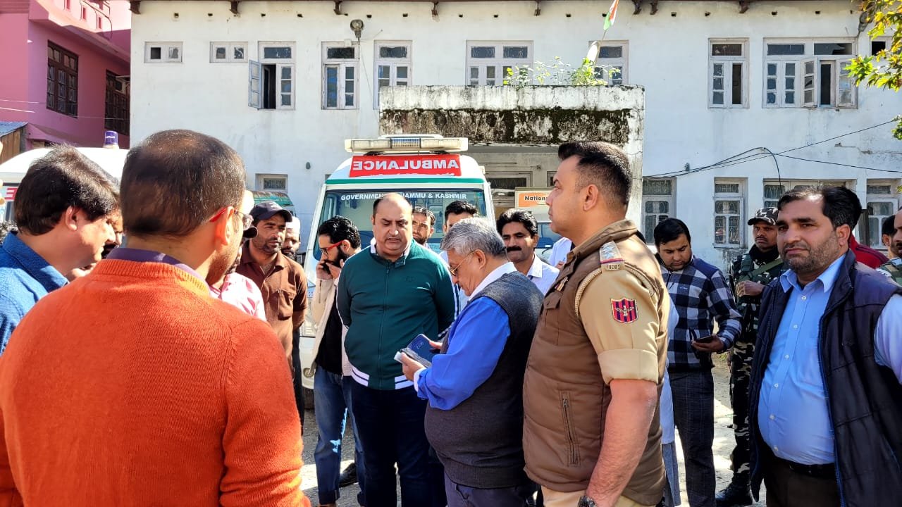 DC Doda Pays Surprise Visit to Premnagar and Thathri, Suspends Health Officials for Unauthorised Absence