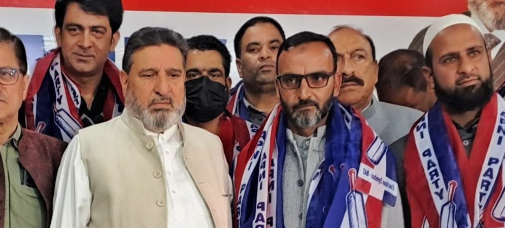 Prominent Leader of Banned Jamaat-e-Islami Joins Apni Party in Kashmir
