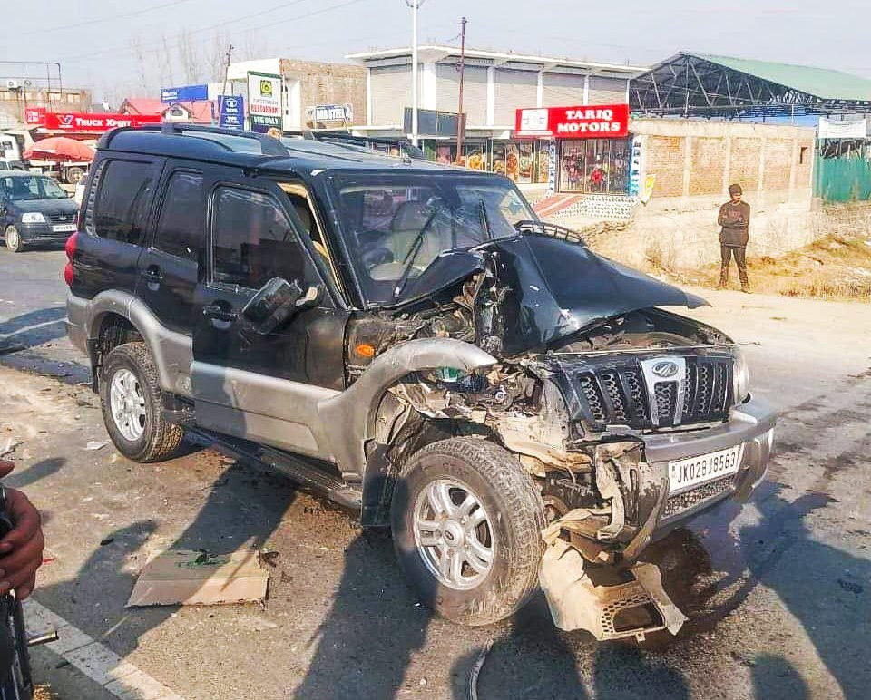 Former Jammu and Kashmir Chief Minister Mehbooba Mufti Escapes Unharmed in Road Accident