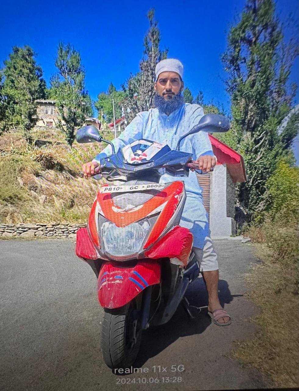 Man Dies in Two-Wheeler Accident in Pora Bhalessa