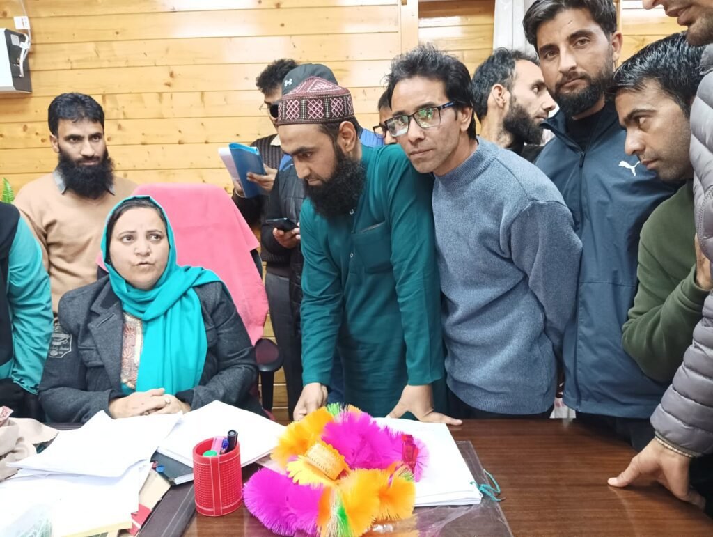 Kashmiri Language Union Urges for the Inclusion of Kashmiri Language in Schools Across Chenab Valley