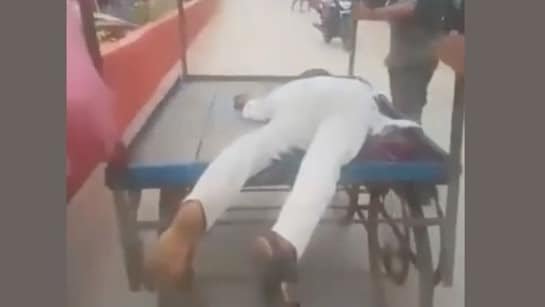 Man’s Body Taken on Pushcart to Hospital After Ambulance Fails to Arrive in Telangana