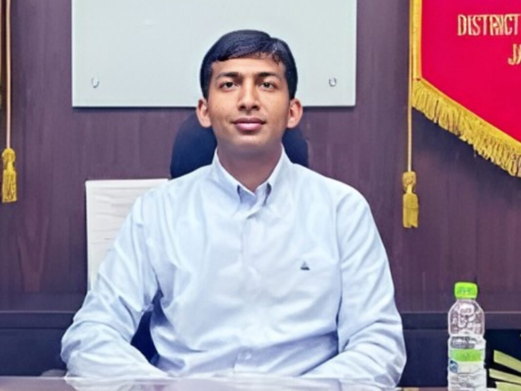 Smooth Evacuation of Fruit Trucks Our Priority: Div Com Kashmir