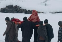 Heavy Snowfall in Kishtwar’s Warwan Area Paralyzes Life, Pregnant Woman Carried on Shoulders to Hospital