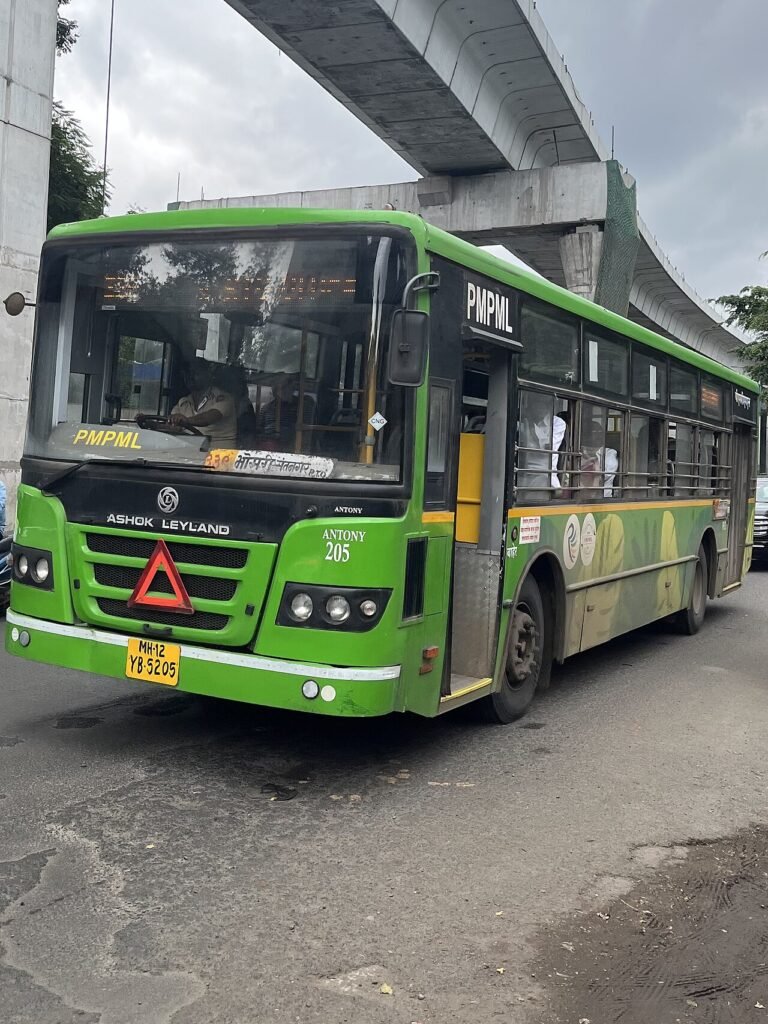 A PMPML CNG Bus plying on Route 339 (Katraj - Santnagar RTO Office)