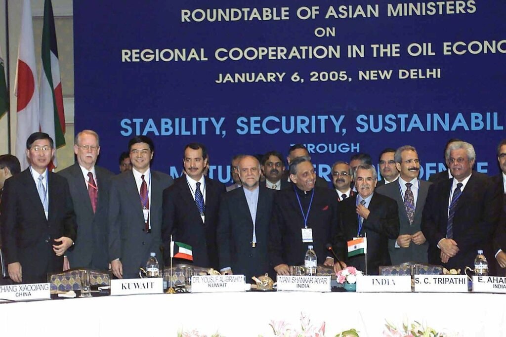 A group photo of Ministers, Ambassadors and Dignitaries from Iran, Japan, Malaysia, Oman, Qatar, UAE, China attending the Round Table of Asian Ministers on Regional Cooperation in the oil Economy, wi…