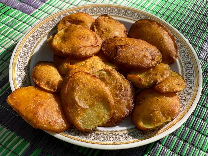Maharashtra MLC Polls: Congress Backs Shiv Sena (UBT) Candidate, Averting Alliance Split A plate of crispy golden pakoras, a traditional street food from Swat, Pakistan.