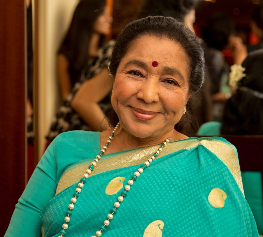 Asha Bhosle, the Versatile Voice of India, Dies at 92 in Mumbai Asha Bhosle, the Versatile Voice of India, Dies at 92 in Mumbai