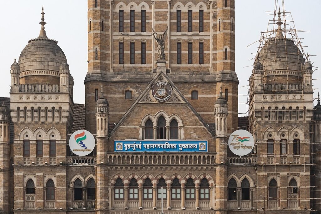 Brihanmumbai Municipal Corporation Head Office as captured from Dr Dadabhai Naoroji Road