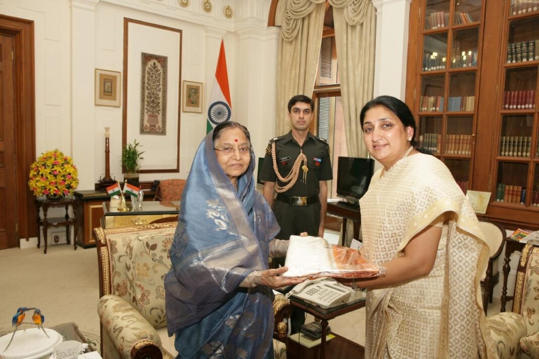 Maharashtra By-Election Sees Unprecedented Joint Appeal for Sunetra Pawar President of India, Pratibha Patil (left) with Sunetra Ajitdada Pawar (right) at Rashtrapati Bhavan