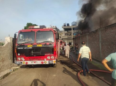 RisingStarCorps responded to a major fire incident at a salvage godown in SIDCO factory at Bari Brahmana. The fire tenders and fire fighters of TigerDivision augmented the efforts of civil administra…