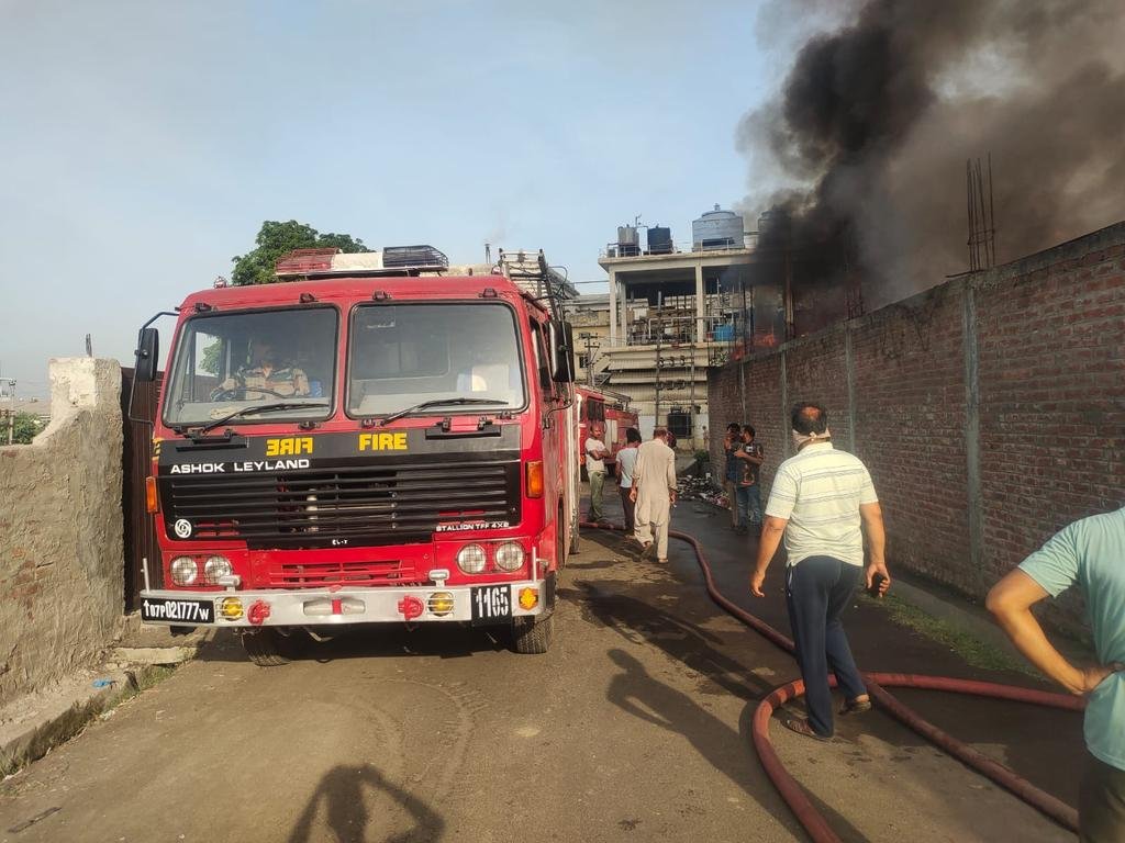 RisingStarCorps responded to a major fire incident at a salvage godown in SIDCO factory at Bari Brahmana. The fire tenders and fire fighters of TigerDivision augmented the efforts of civil administra…