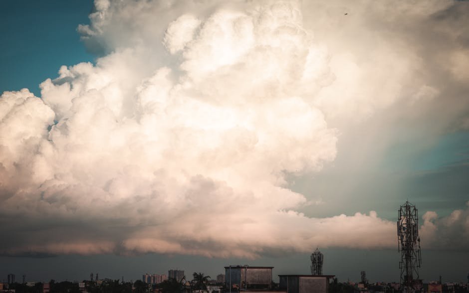 India’s North Braces for Heatwave as IMD Issues Advisories Stunning cumulus clouds towering over the urban skyline of Kolkata, creating a dramatic scene.